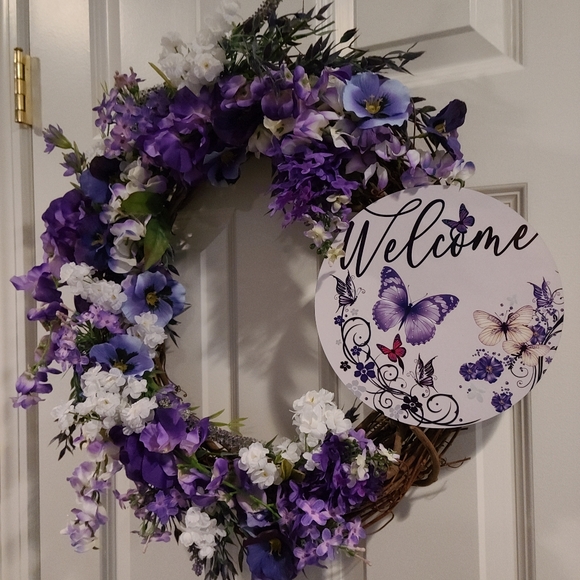 Purple floral grapevine wreath - Picture 3 of 3